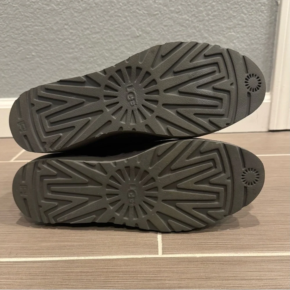 UGG W Amie Grey Boots - Picture 3 of 11